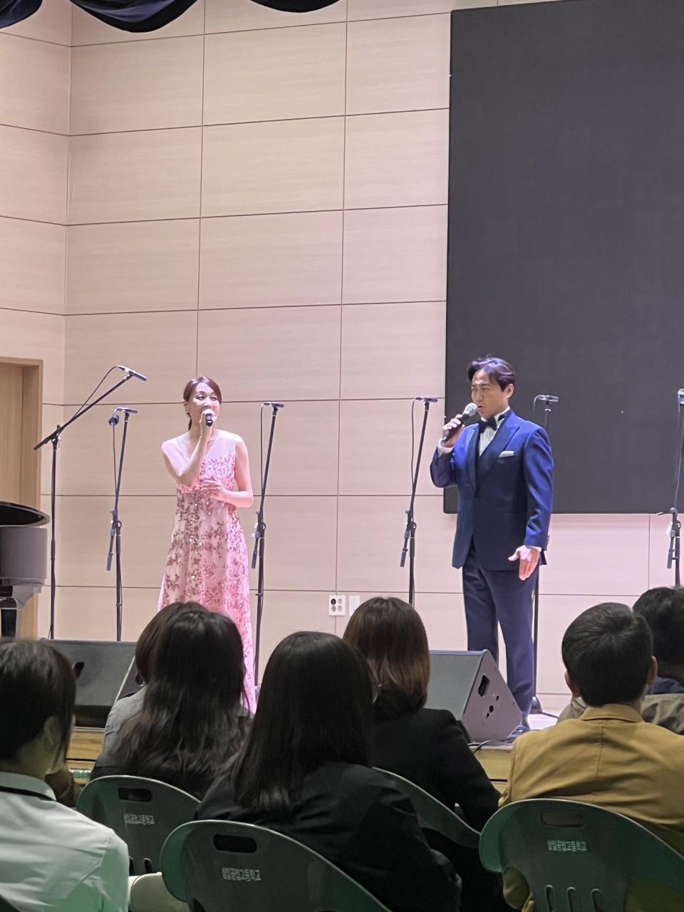 a_d7hUd018svcb3fg5ai02nkh_d6r2zg.jpg